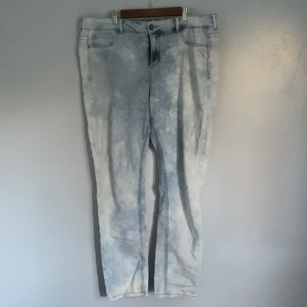 EUC Maurices Acid Wash White Denim Jeggings 3 Pocket Stretch Pants Jeans